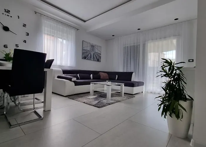 Holiday House Gavran